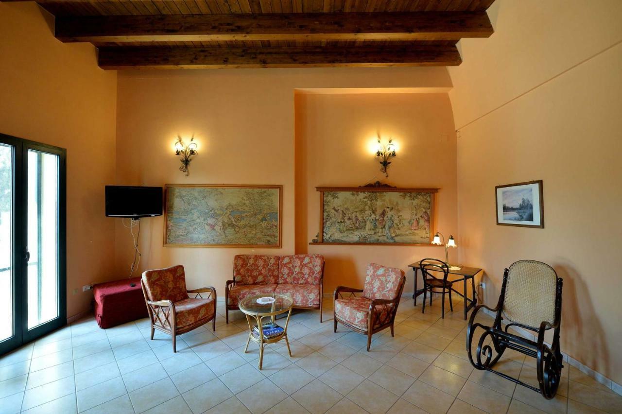 Agriturismo Santa Chiara Алецио Екстериор снимка