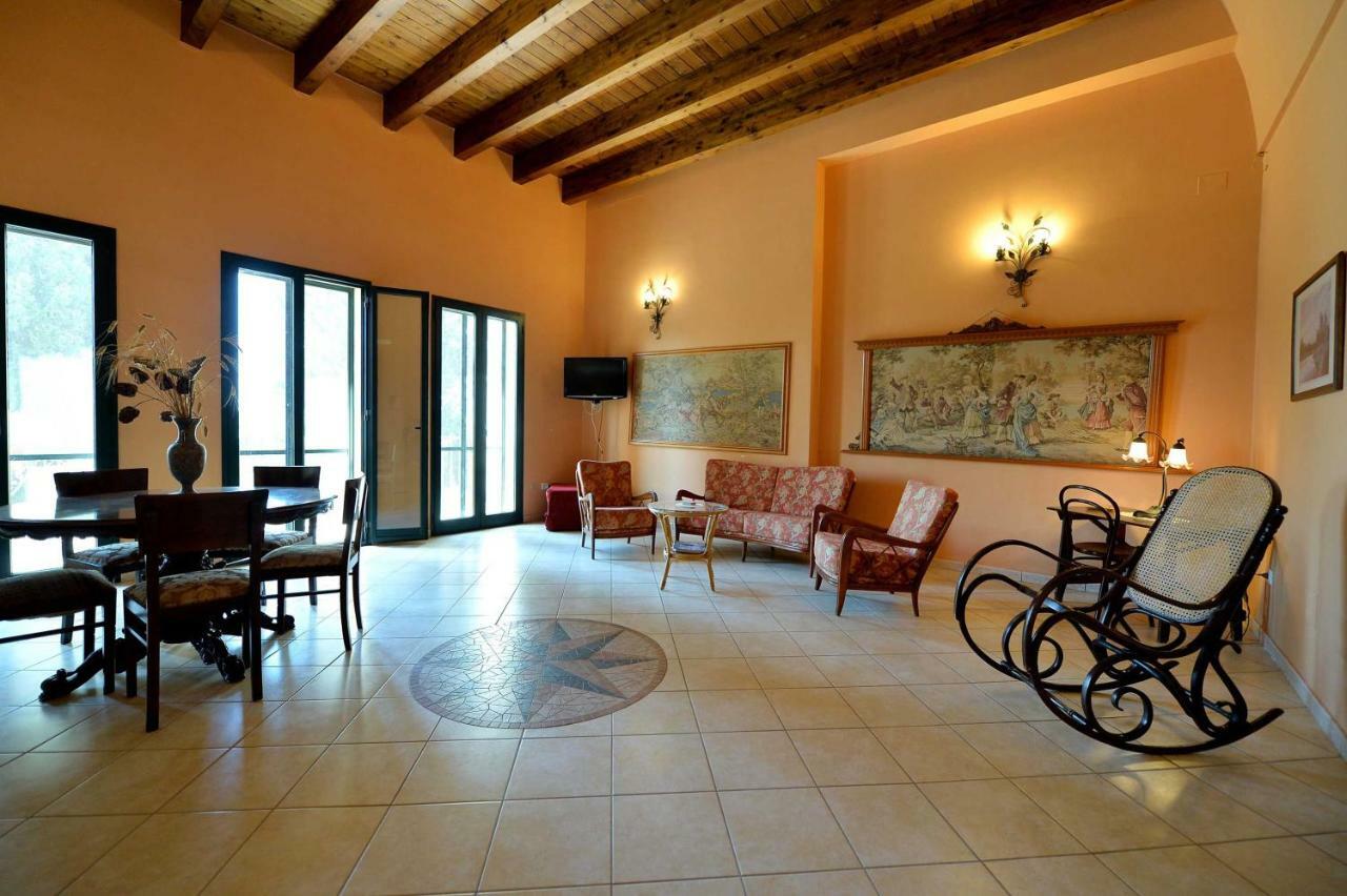 Agriturismo Santa Chiara Алецио Екстериор снимка